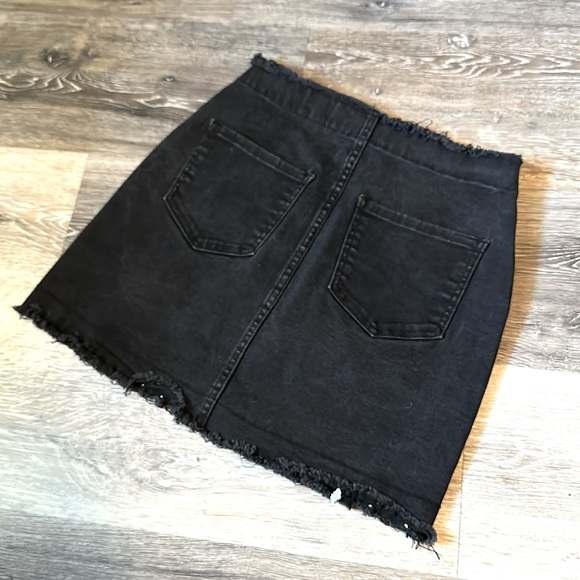 Fashion Nova Vintage Wash Black Studded Denim Mini Skirt Size Small Like New - Picture 3 of 5